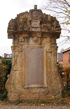 Monument funraire  Joseph de Montclar  la porte de France  Landau
